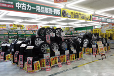 Buying and selling of used parts at the AUTOBACS Secohan Ichiba